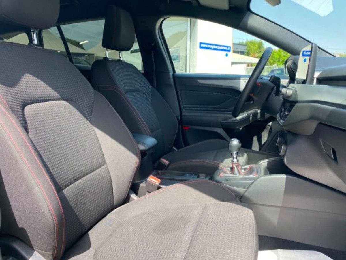 Ford Focus 1.0 EcoBoost Hybrid 125 CV Power. 5p. ST-Line Style (11)