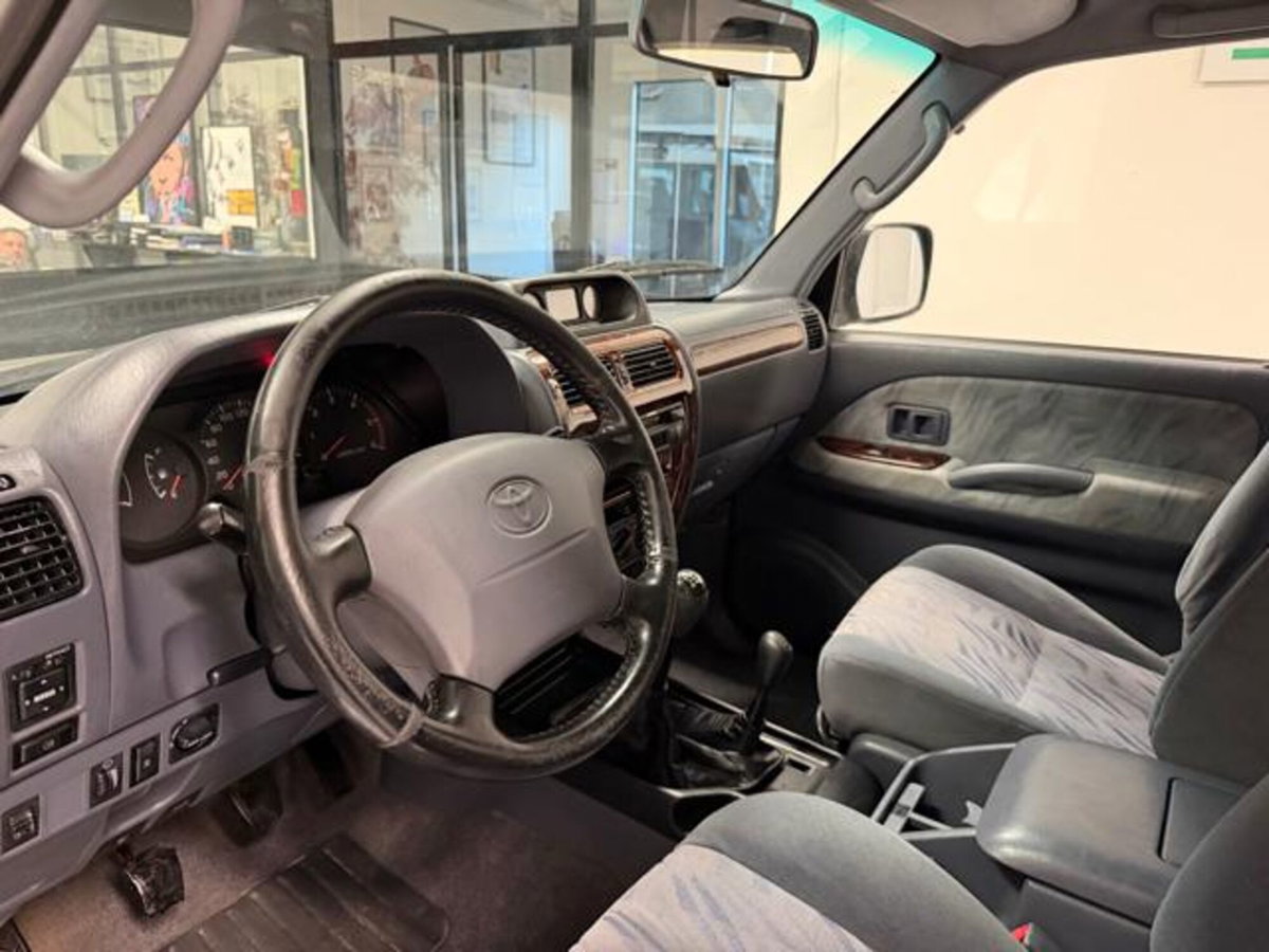 Toyota Land Cruiser D-4D 16V cat 3 porte (9)