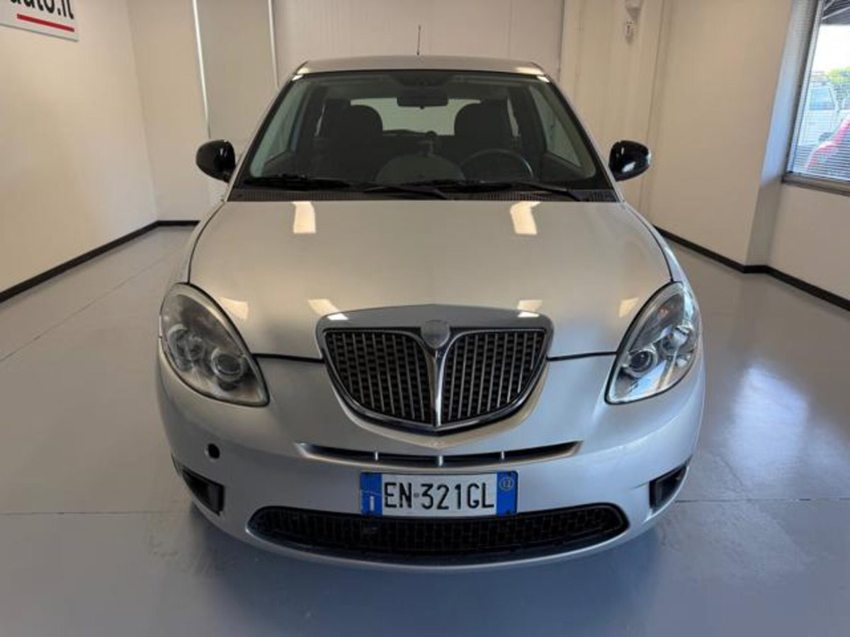 Lancia Ypsilon 1.3 MJT 75 CV Unyca (2)