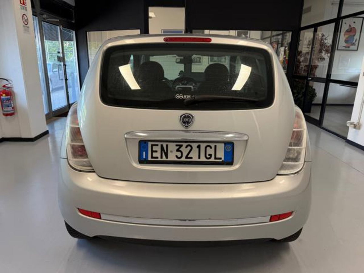 Lancia Ypsilon 1.3 MJT 75 CV Unyca (4)