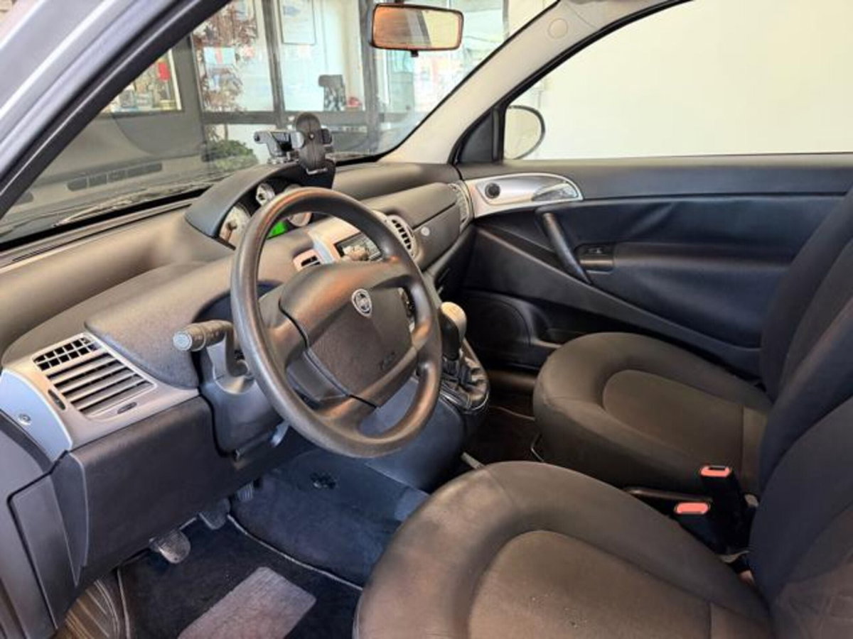 Lancia Ypsilon 1.3 MJT 75 CV Unyca (6)