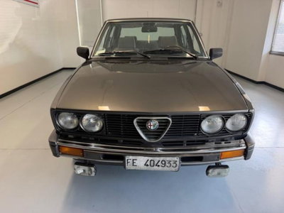 Alfa Romeo Alfetta 2.0i Quadrifoglio Oro (2)
