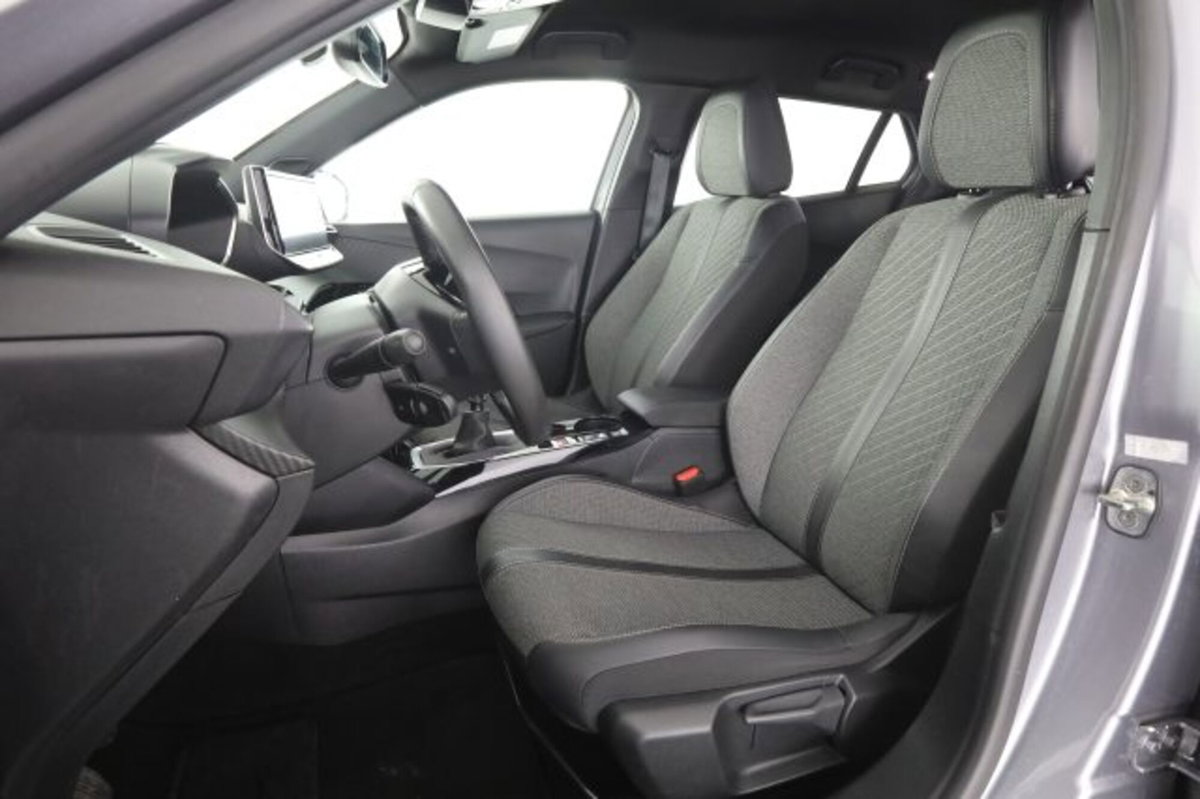 Peugeot 2008 PureTech 100 S&S Allure (2)