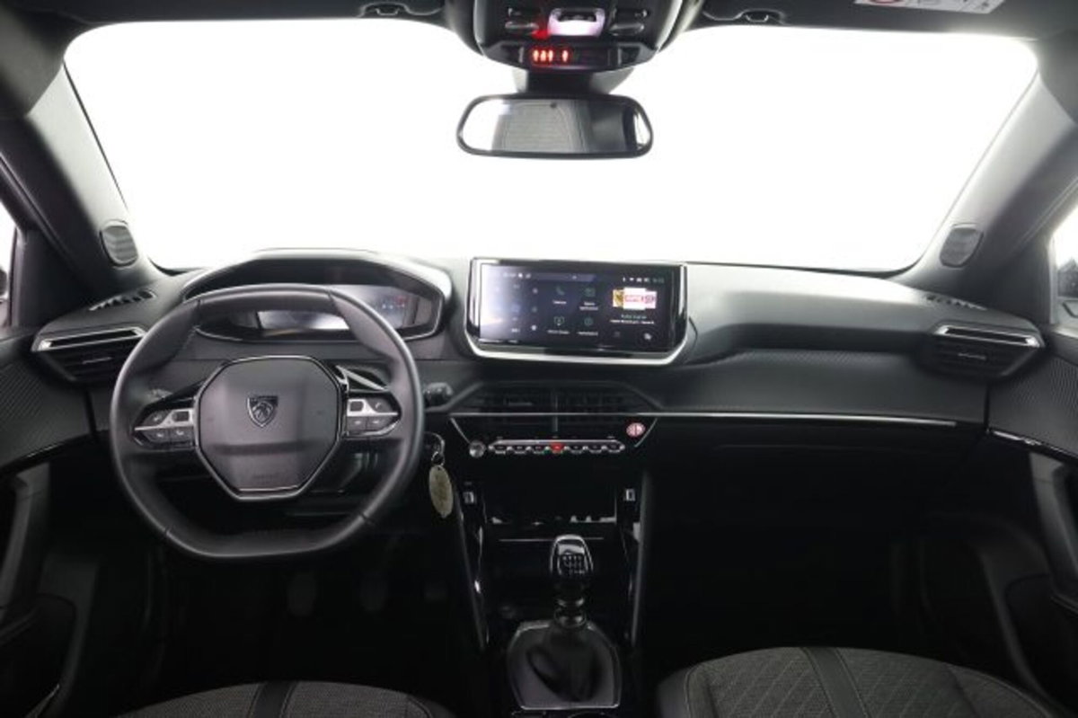 Peugeot 2008 PureTech 100 S&S Allure (4)