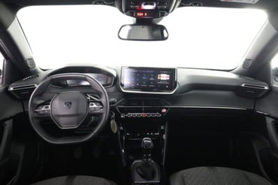 Peugeot 2008 PureTech 100 S&S Allure (4)