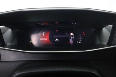 Peugeot 2008 PureTech 100 S&S Allure Pack (7)