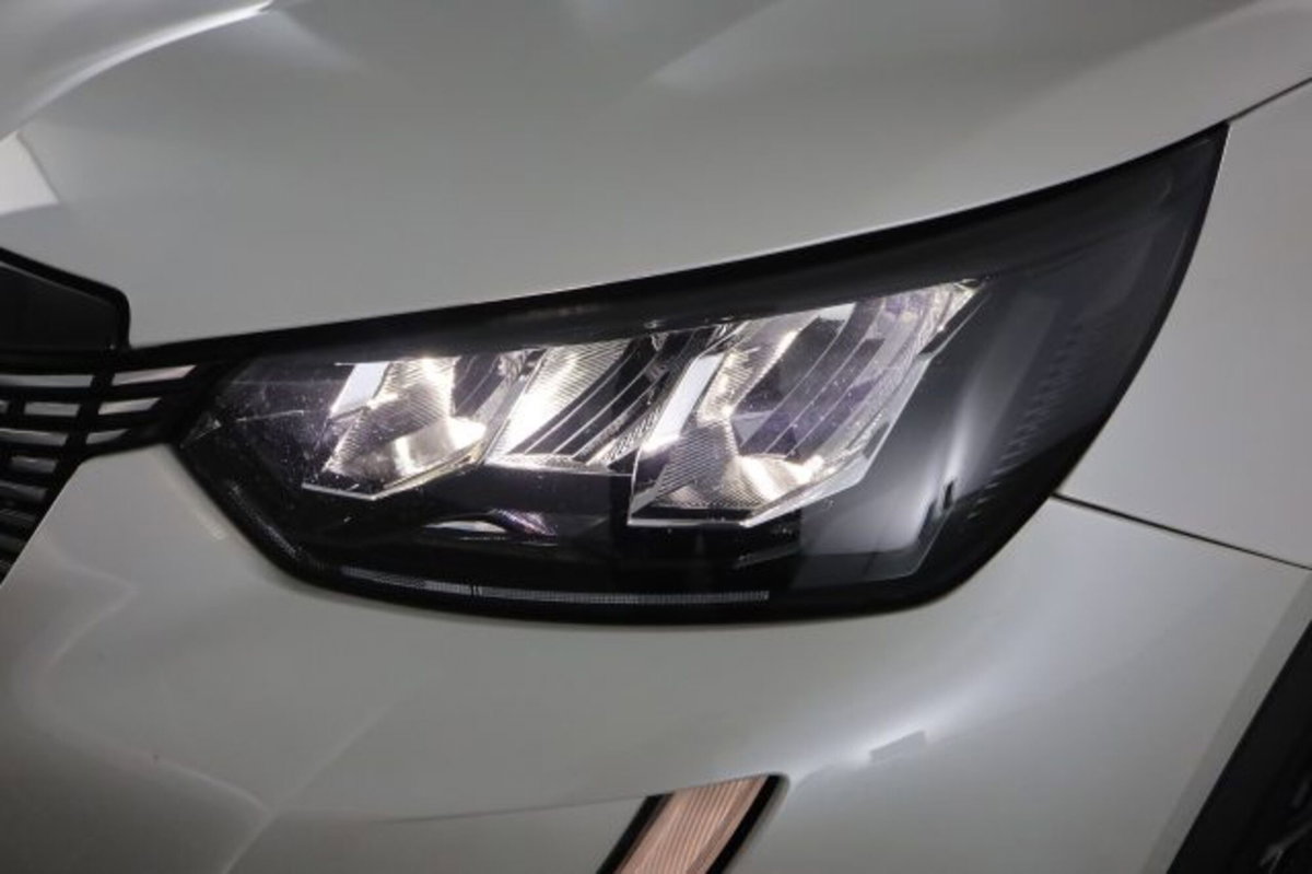 Peugeot 2008 PureTech 100 S&S Allure Pack (9)