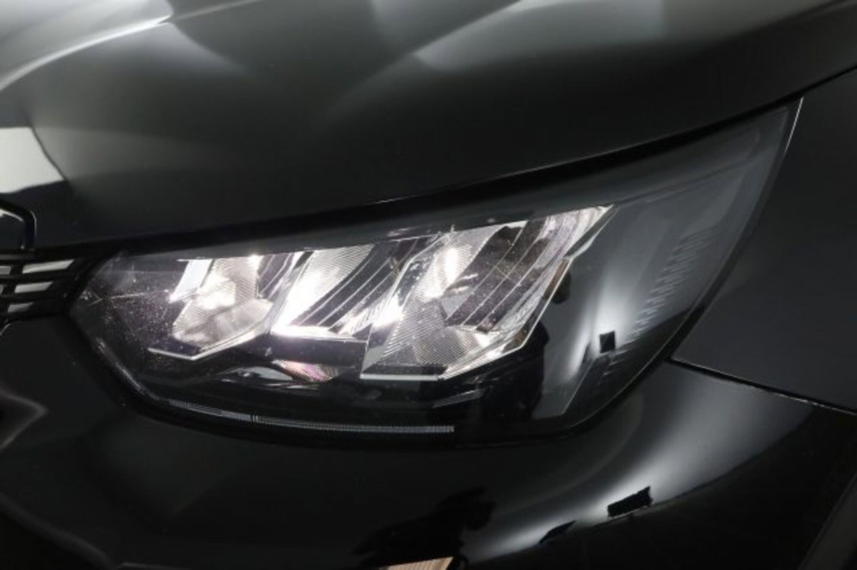 Peugeot 2008 PureTech 130 S&S EAT8 Allure Pack (9)