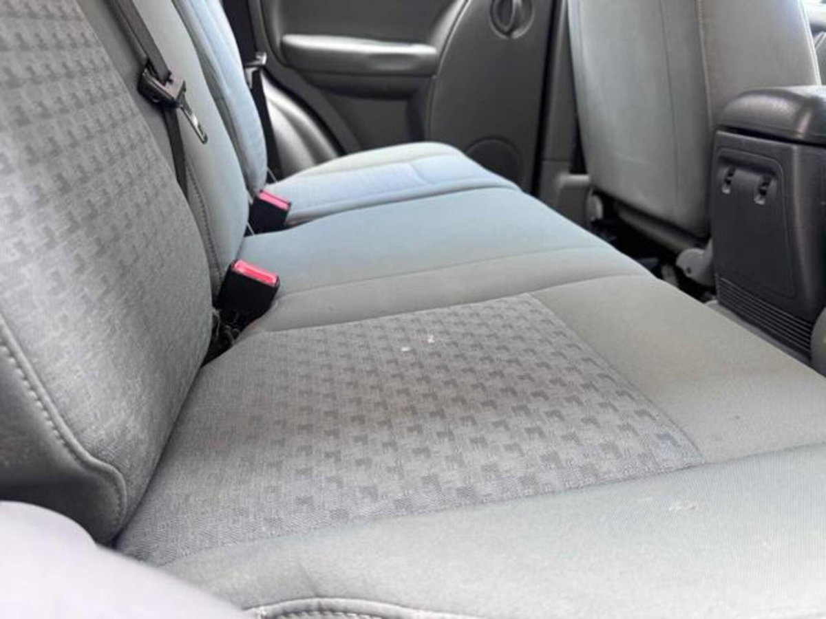 Jeep Cherokee 2.8 CRD Sport (12)