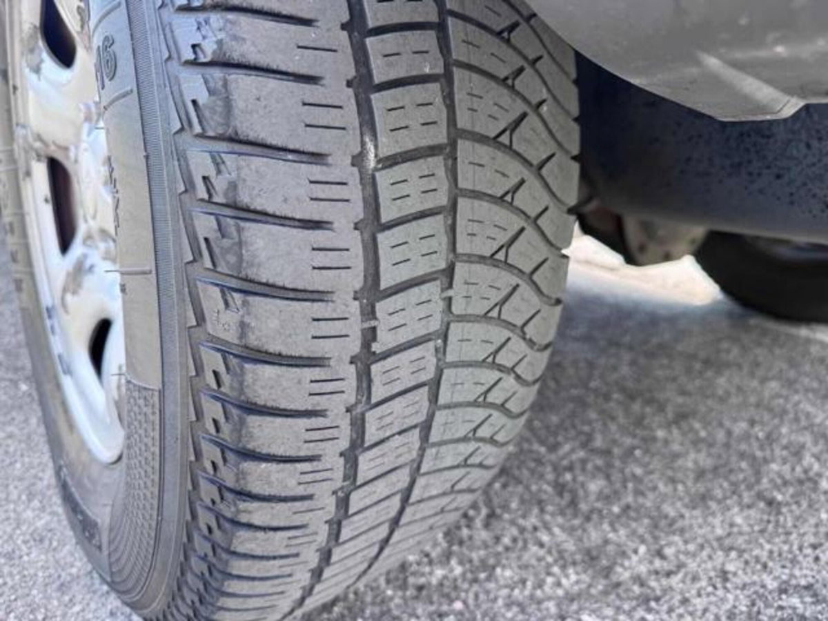 Jeep Cherokee 2.8 CRD Sport (13)