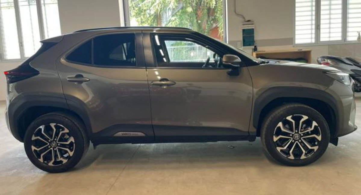 Toyota Yaris Cross 1.5h GR Sport Black Sky fwd 116cv e-cvt (5)