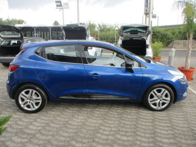 Renault Clio dCi 8V 75 CV 5 porte Moschino Life (3)