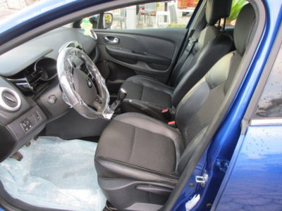 Renault Clio dCi 8V 75 CV 5 porte Moschino Life (5)