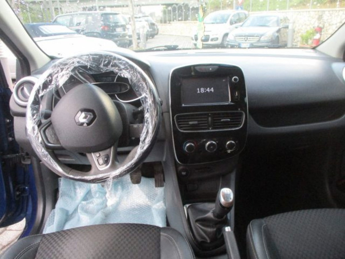 Renault Clio dCi 8V 75 CV 5 porte Moschino Life (7)