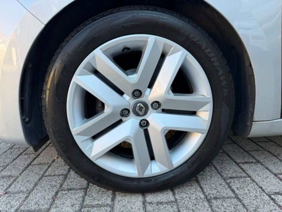 Renault Clio 1.0 tce Techno Gpl 100cv (16)