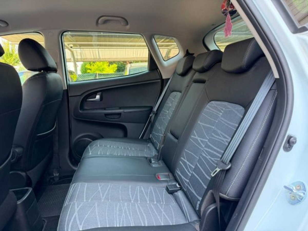 Kia Venga 1.4 EcoGPL Cool (12)