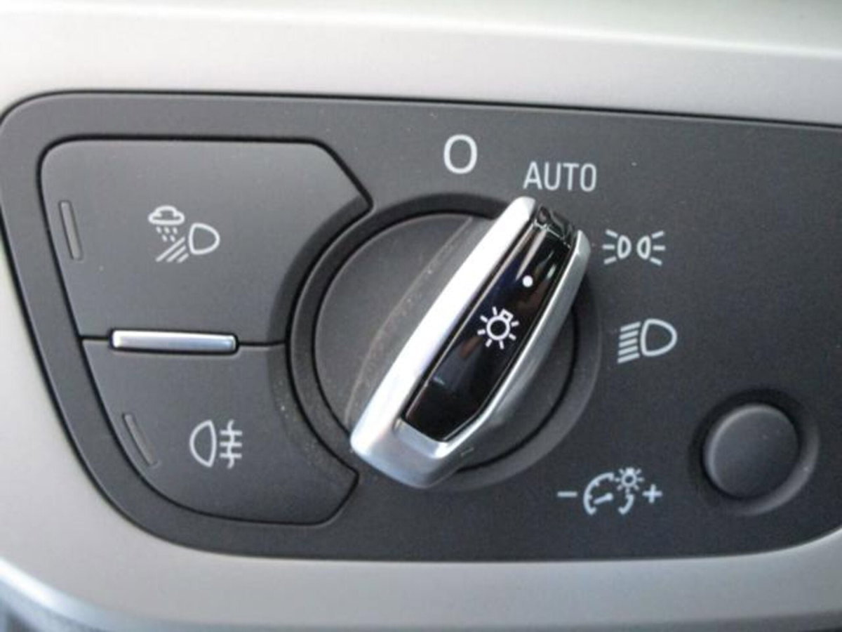 Audi A4 Avant 2.0 TDI 150 CV Business (14)