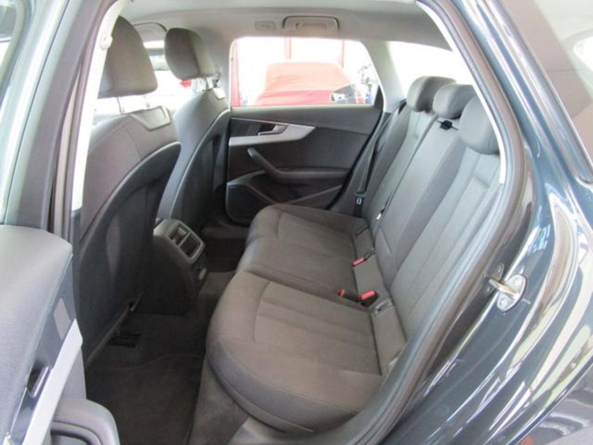 Audi A4 Avant 2.0 TDI 150 CV Business (9)