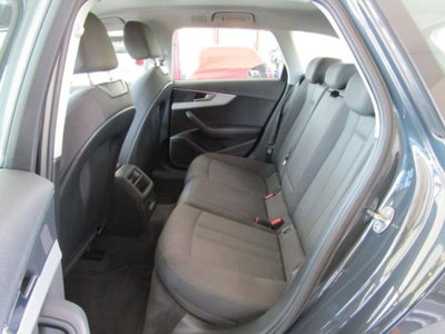 Audi A4 Avant 2.0 TDI 150 CV Business (9)
