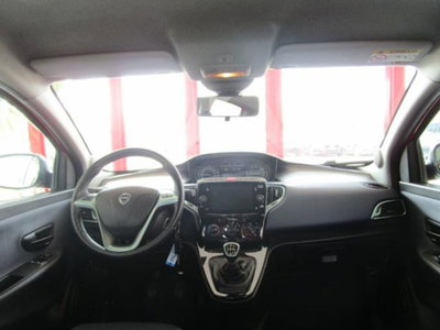 Lancia Ypsilon 1.0 FireFly 5 porte S&S Hybrid Ecochic Gold (12)