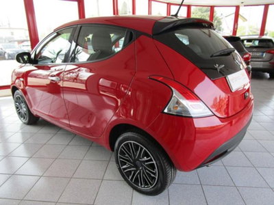 Lancia Ypsilon 1.0 FireFly 5 porte S&S Hybrid Ecochic Gold (4)