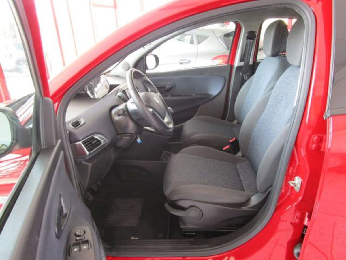 Lancia Ypsilon 1.0 FireFly 5 porte S&S Hybrid Ecochic Gold (8)