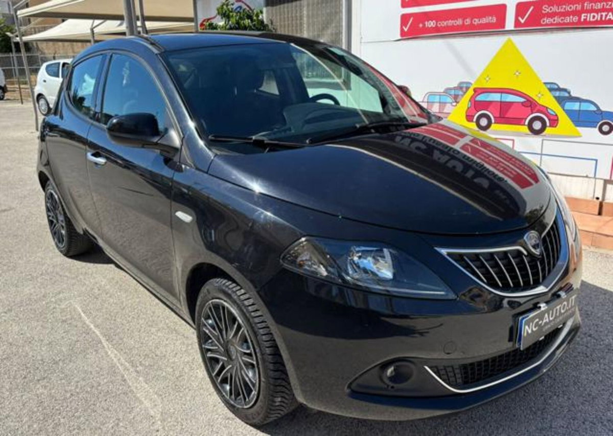 Lancia Ypsilon 1.0 FireFly 5 porte S&S Hybrid Ecochic Gold