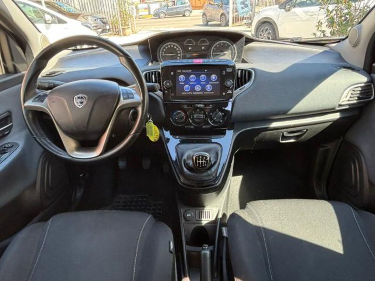 Lancia Ypsilon 1.0 FireFly 5 porte S&S Hybrid Ecochic Gold (16)