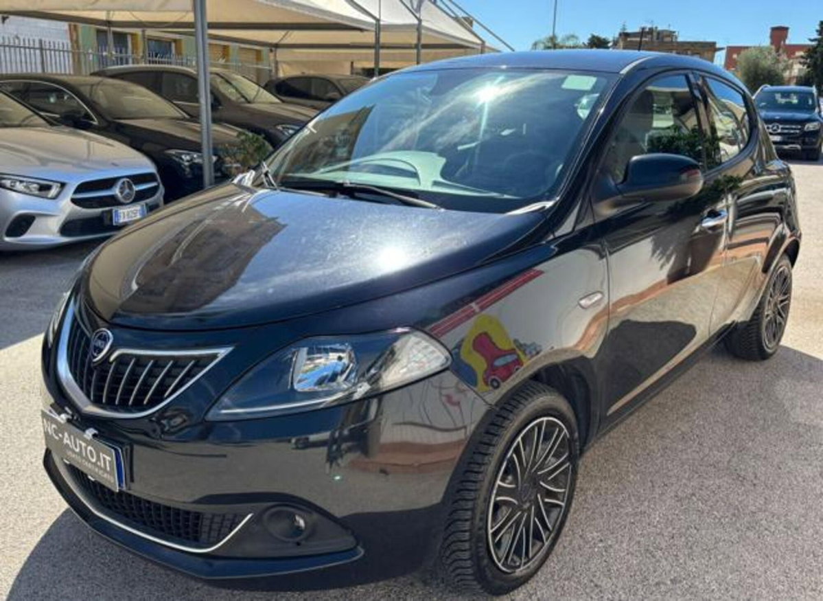 Lancia Ypsilon 1.0 FireFly 5 porte S&S Hybrid Ecochic Gold (2)