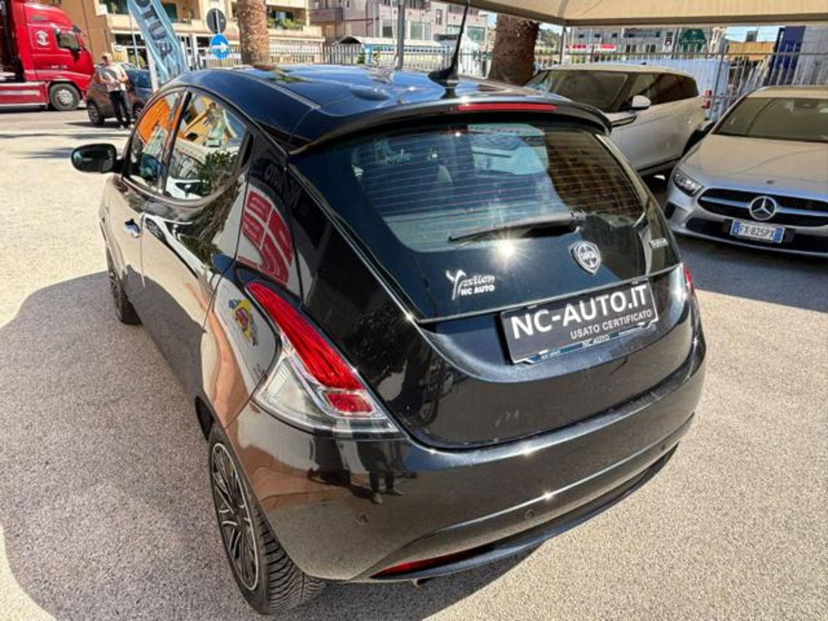Lancia Ypsilon 1.0 FireFly 5 porte S&S Hybrid Ecochic Gold (3)