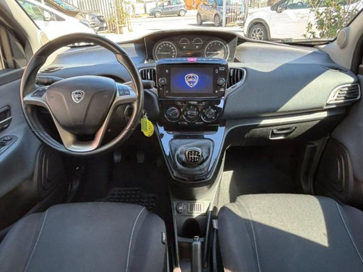 Lancia Ypsilon 1.0 FireFly 5 porte S&S Hybrid Ecochic Gold (4)