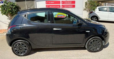 Lancia Ypsilon 1.0 FireFly 5 porte S&S Hybrid Ecochic Gold (9)