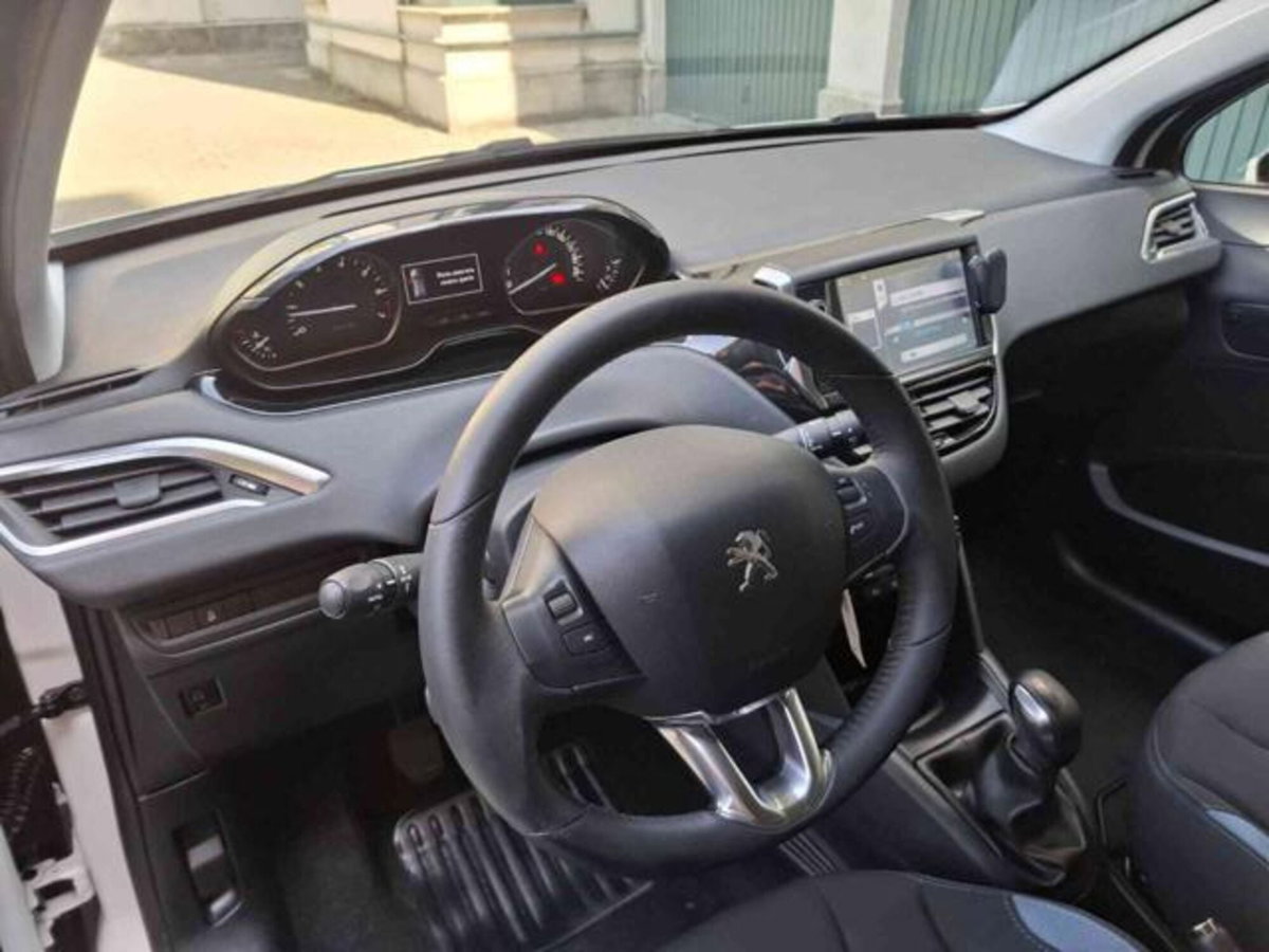 Peugeot 208 VTi 120 CV 5 porte Allure (10)