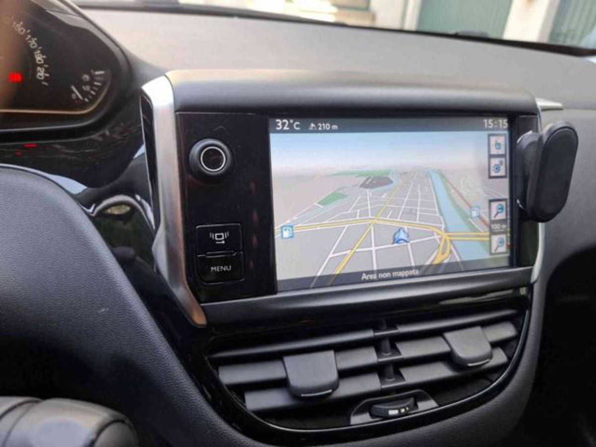Peugeot 208 VTi 120 CV 5 porte Allure (11)