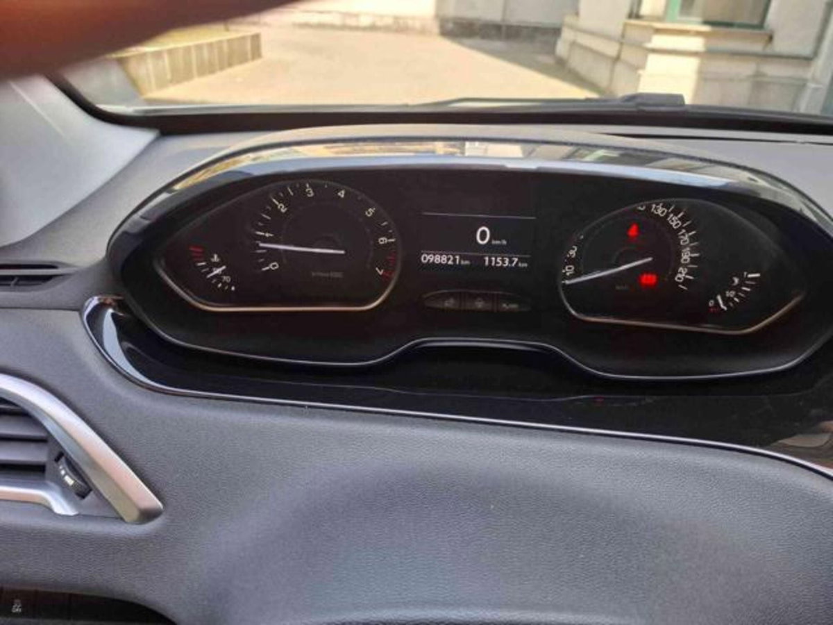 Peugeot 208 VTi 120 CV 5 porte Allure (12)