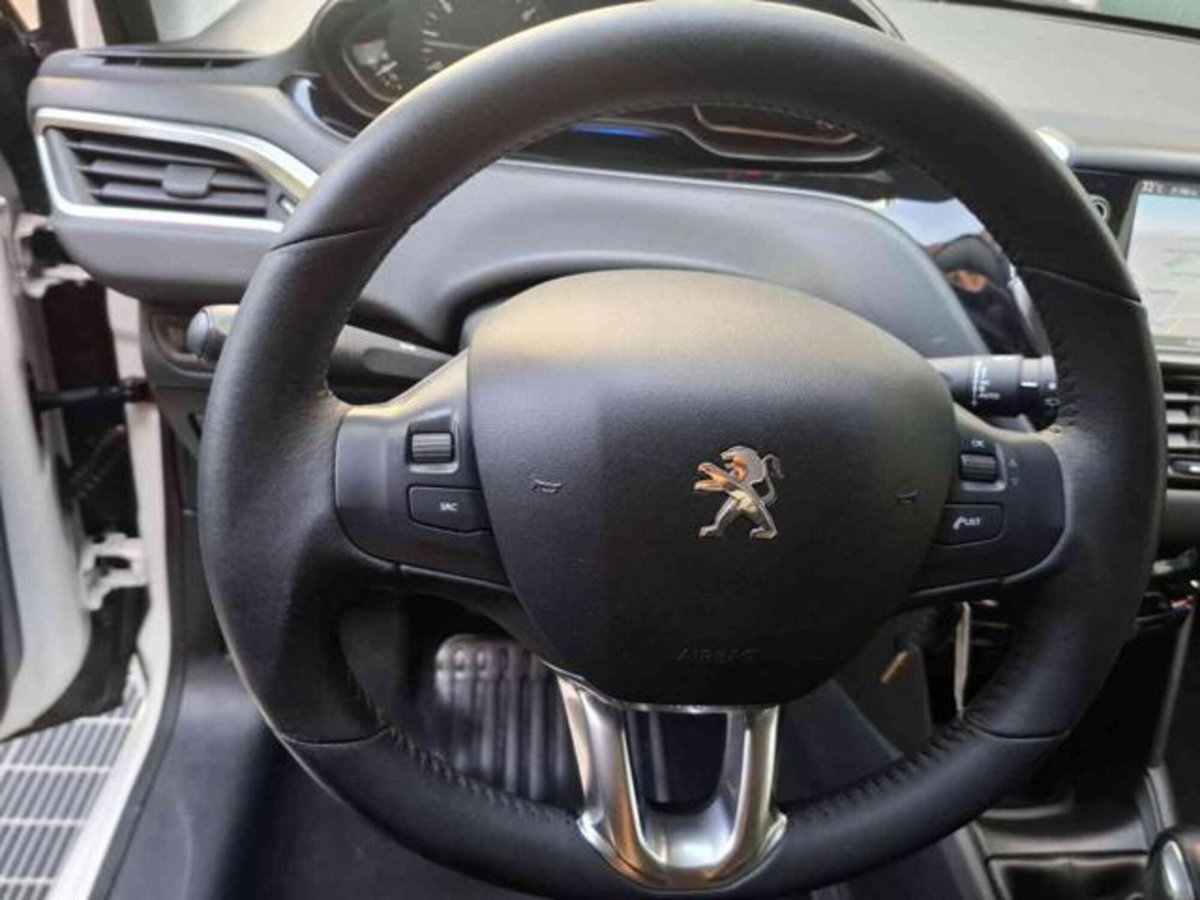 Peugeot 208 VTi 120 CV 5 porte Allure (13)