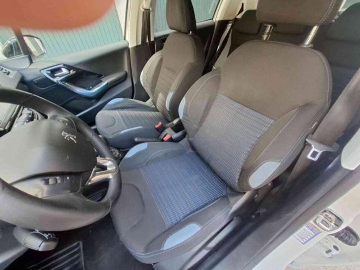 Peugeot 208 VTi 120 CV 5 porte Allure (14)