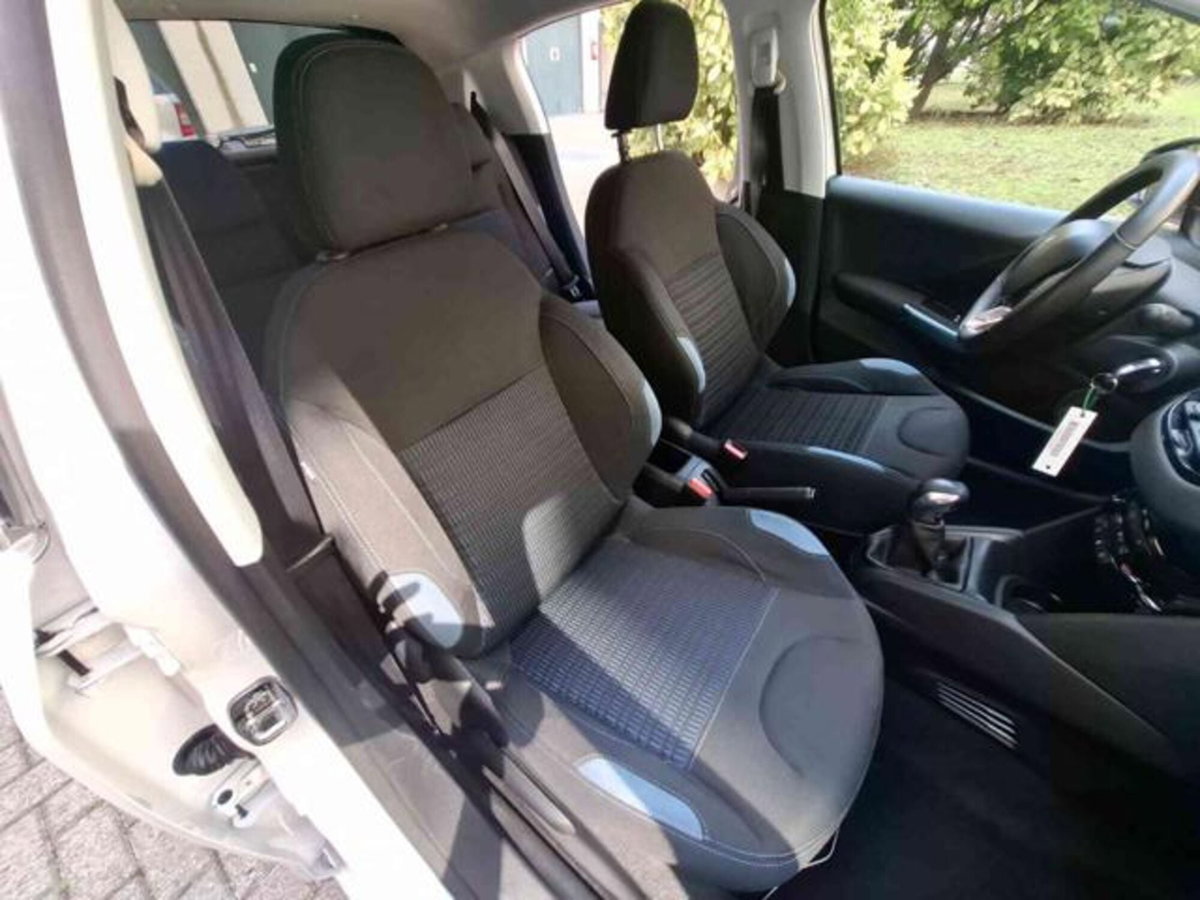Peugeot 208 VTi 120 CV 5 porte Allure (16)