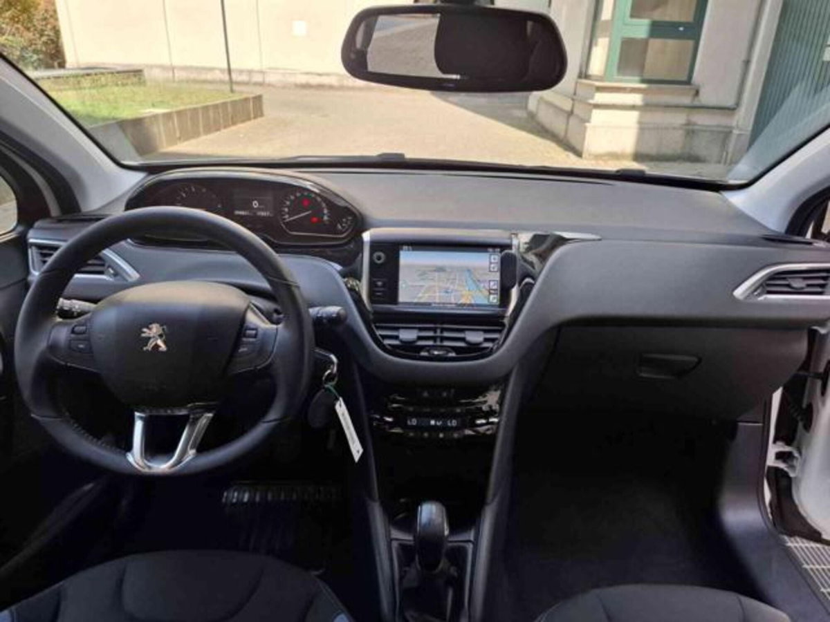 Peugeot 208 VTi 120 CV 5 porte Allure (17)