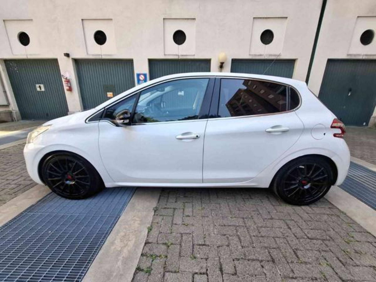 Peugeot 208 VTi 120 CV 5 porte Allure (3)