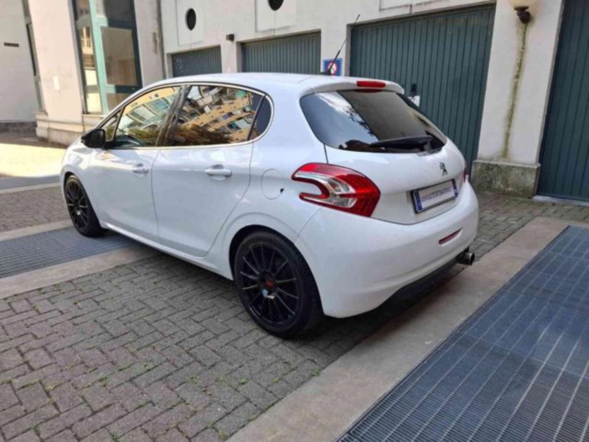 Peugeot 208 VTi 120 CV 5 porte Allure (4)