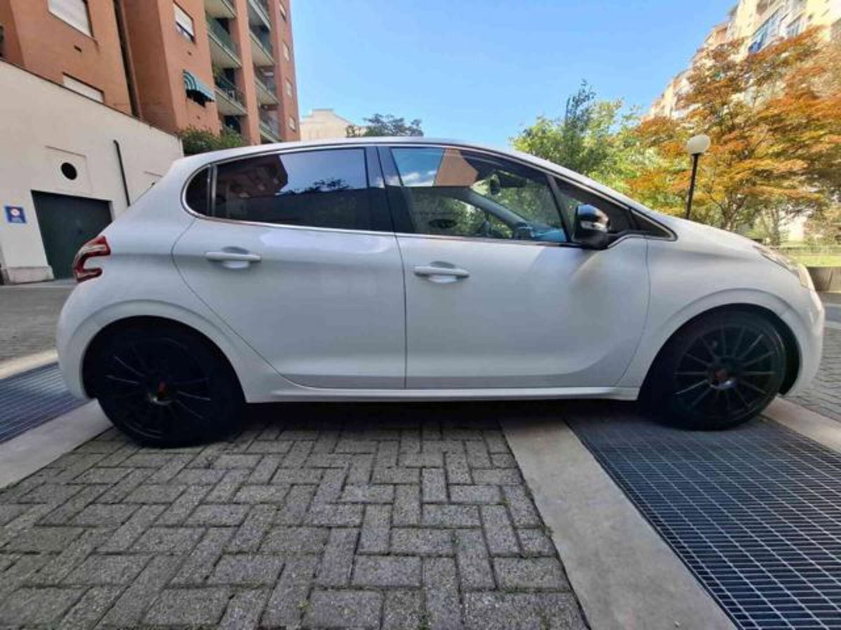 Peugeot 208 VTi 120 CV 5 porte Allure (7)