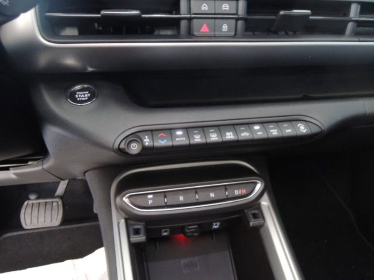 Jeep Avenger 1.2 turbo Summit fwd 100cv (12)