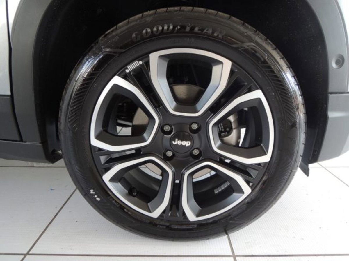 Jeep Avenger 1.2 turbo Summit fwd 100cv (3)