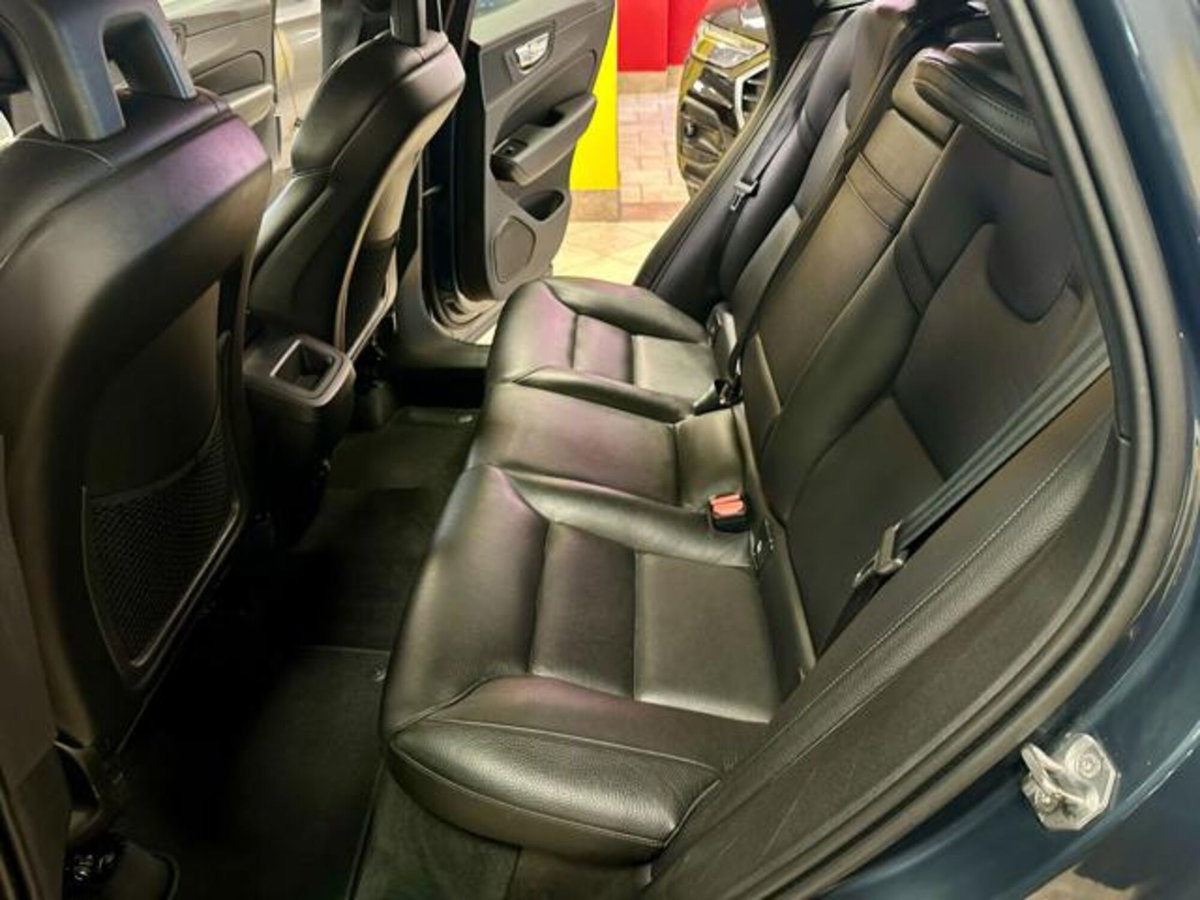 Volvo XC60 D4 AWD Business (10)