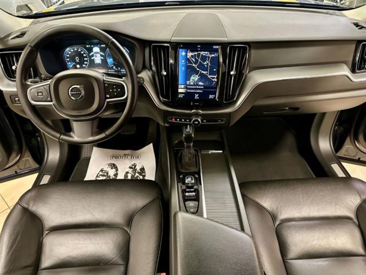 Volvo XC60 D4 AWD Business (7)