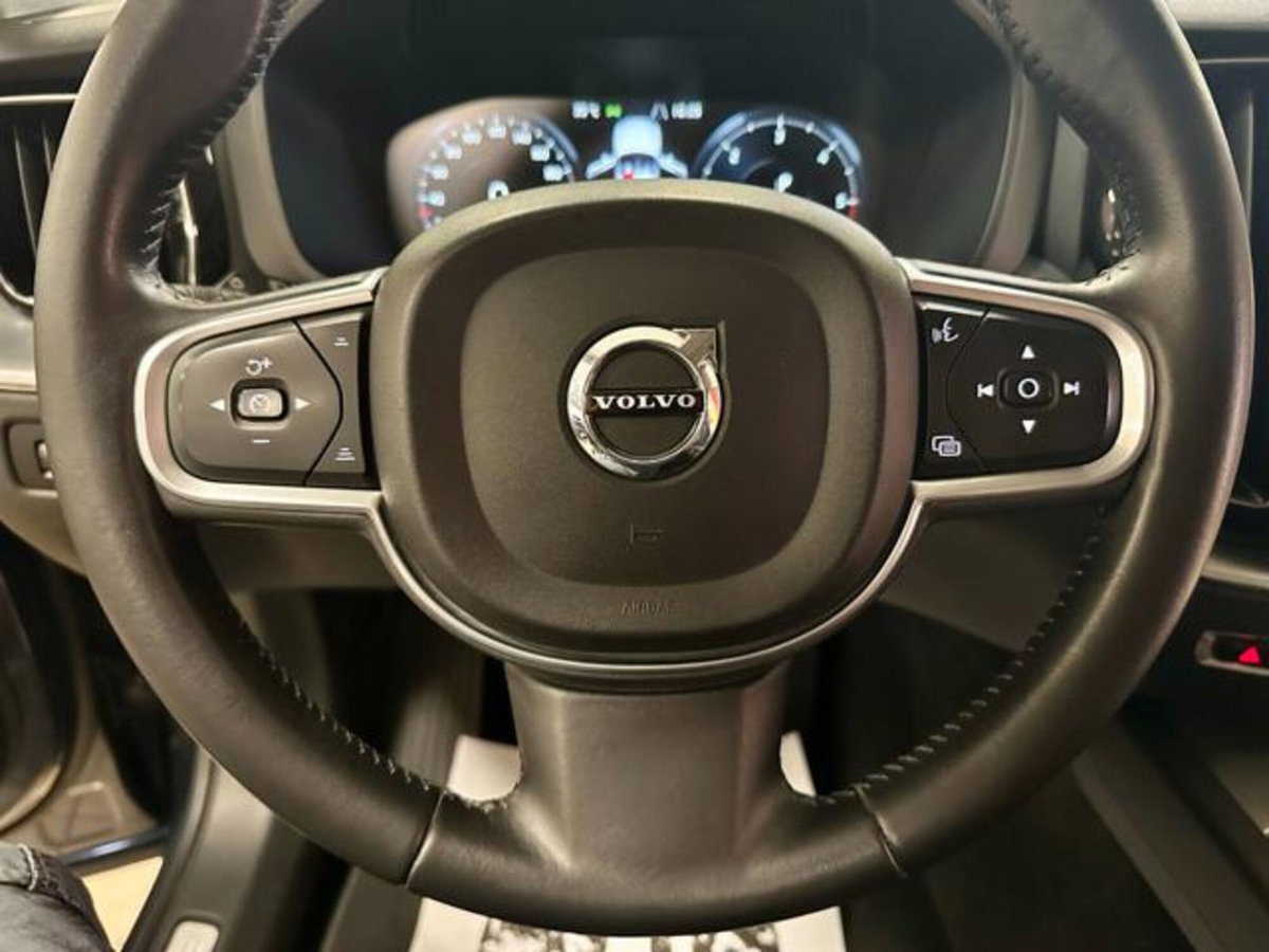Volvo XC60 D4 AWD Business (8)