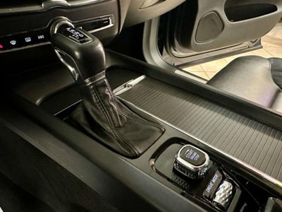 Volvo XC60 D4 AWD Business (9)