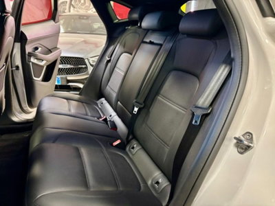 Jaguar E-Pace 2.0D I4 163 CV AWD Auto (16)