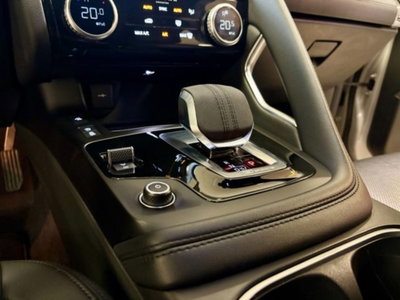 Jaguar E-Pace 2.0D I4 163 CV AWD Auto (17)